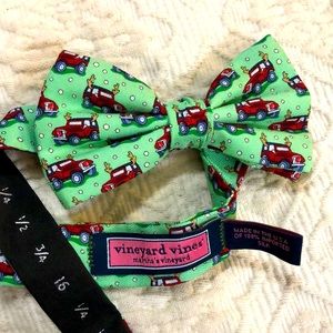 Vinyard Vines Christmas Junior Tie. Worn once. So  adorable! Perfect Condition